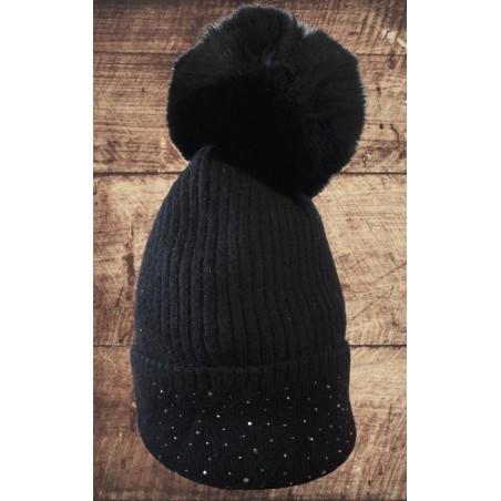 Bonnet noir avec petits strass sur revers, pompon belle imitation fourrure