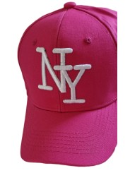 Casquette rose vif, "fashion essential" de vos tenues, logo NY blanc .