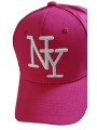 Casquette rose vif, "fashion essential" de vos tenues, logo NY blanc .