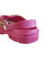 Sabots style Crocs rose fushia, pouvant être customisés avec 5 pins craquants!