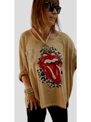 Pull fin oversize en maille lurex doré, motif Rolling Stones sur fond léopard.