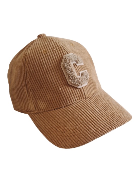 Casquette camel velours côtelé, logo "C" en bouclette beige.