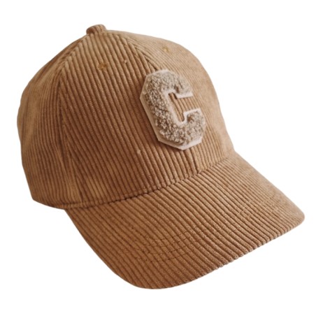 Casquette camel velours côtelé, logo "C" en bouclette beige.