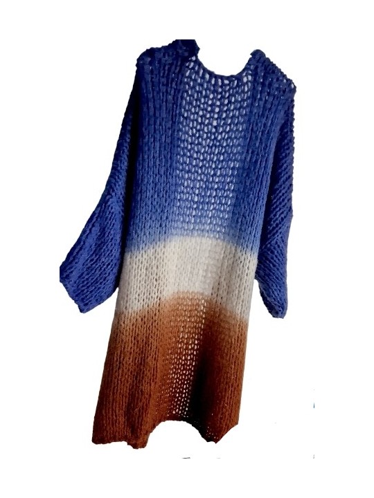 gilet grosses mailles décliné dans un subtil mélange de couleurs, bleu, crème et camel.