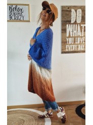 gilet grosses mailles décliné dans un subtil mélange de couleurs, bleu, crème et camel.