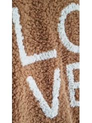 Soyez stylée avec cette veste cardigan camel, inscription LOVE au dos.