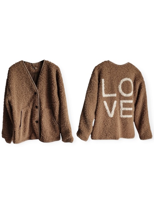 Soyez stylée avec cette veste cardigan camel, inscription LOVE au dos.