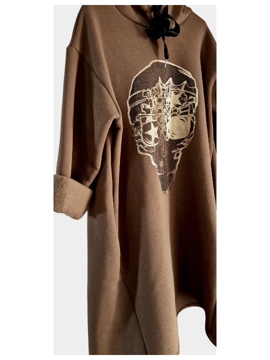 Robe sweat capuche marron choco sublimée par une tête de mort revisitée or devant.