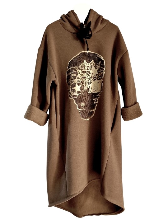 Robe sweat capuche marron choco sublimée par une tête de mort revisitée or devant.