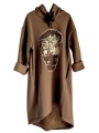 Robe sweat capuche marron choco sublimée par une tête de mort revisitée or devant.