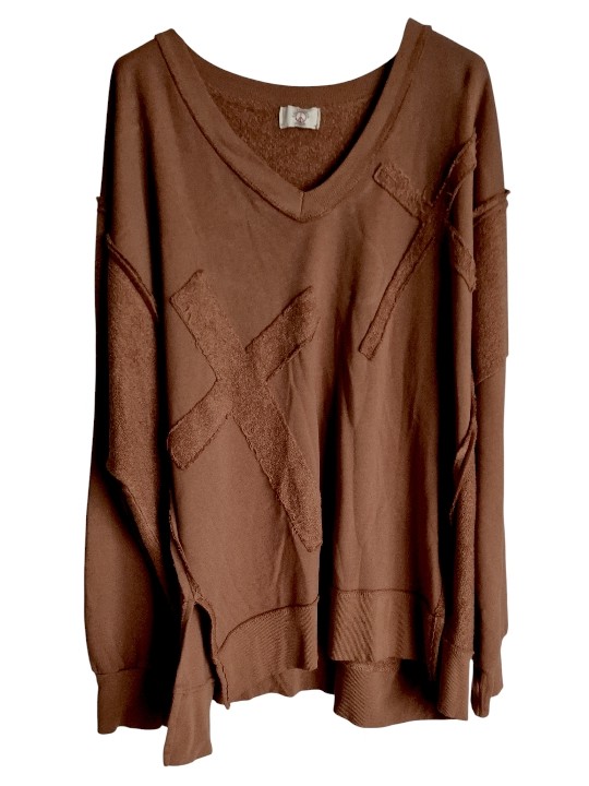 Sweat oversize terracotta, coutures apparentes effilées, effet destructuré, croix en relief, Kalifornia Dream.