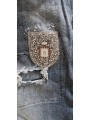 Jean boyfriend bleu denim used de chez Sexy Woman sublimé par ses patchs en strass LOVE, N°5