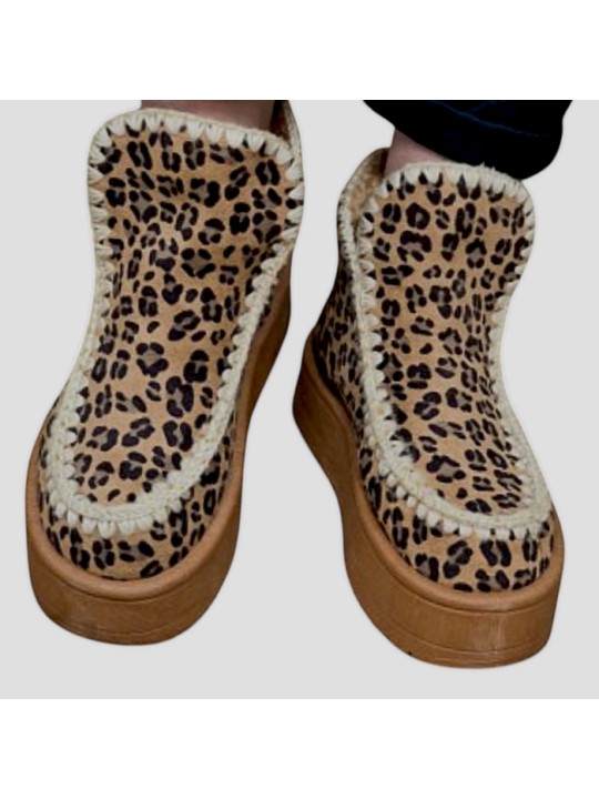 Bottes fourrées dorées ultra tendance incontournables des "Fashion Addicts"