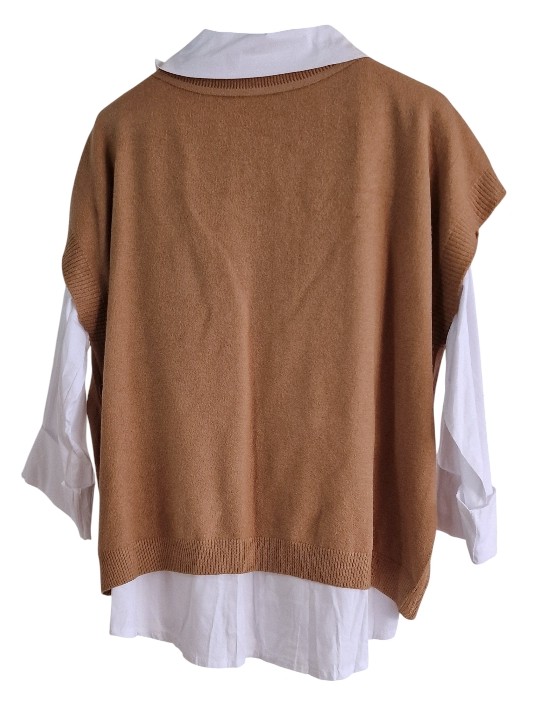 ensemble chemise blanche et pull sans manches camel motif N°5 en bouclette léopard