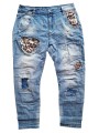 Jean baggy stone washed de chez Sexy Woman, effet d'usures travaillées, patchs cœurs en sequins léopard.