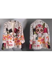 Soyez stylée avec ce blazer fluide multicolore avec inscriptions style graffitis, dos tête de mort.