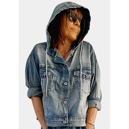 Blouson en denim délavé à capuche, loose à souhait