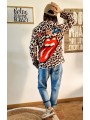 blazer fluide léopard avec motif langue des Rolling Stones.