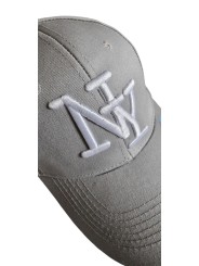 Casquettegris perle "fashion essential" de vos tenues, logo NY blanc .