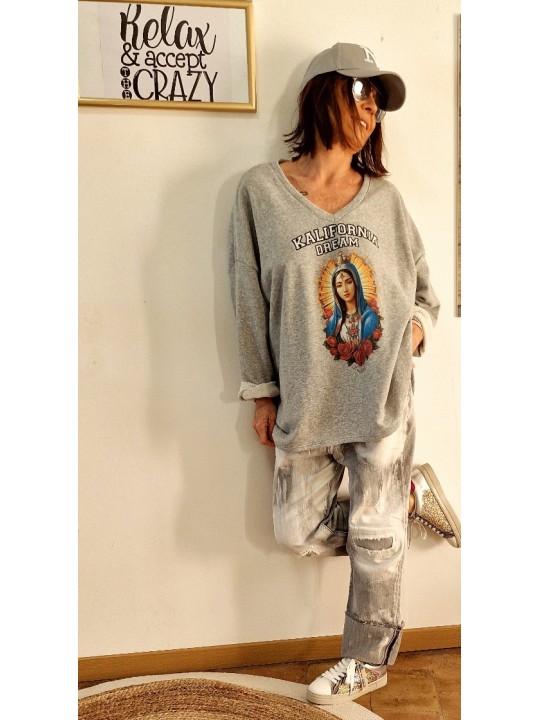 Sweat oversize gris de chez Kalifornia Dream, motif Madone devant